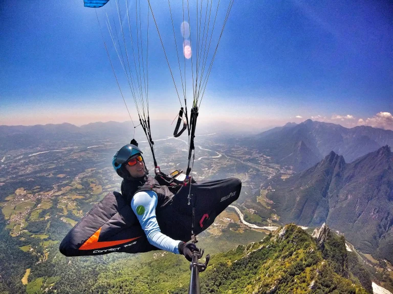 Lot paralotniowy Damiana nad górami – Airsports Polska